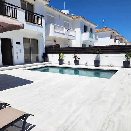 Yama's - Polyxenia Luxury, Protaras, Cyprus プロタラス